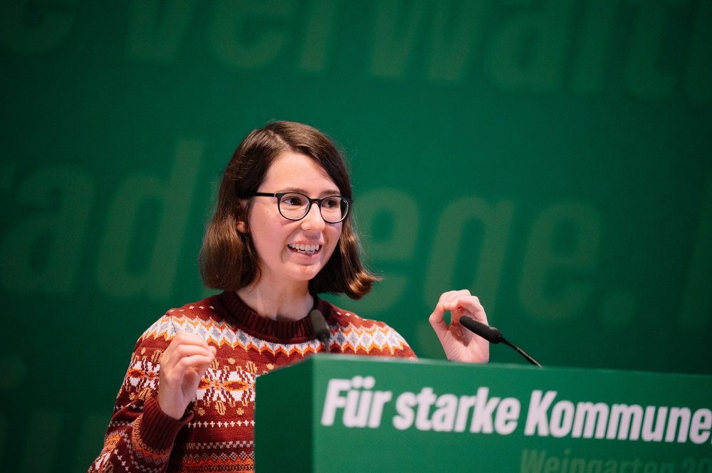 Nele Willfurth hält eine Rede vor dem Landesparteitag der Grünen