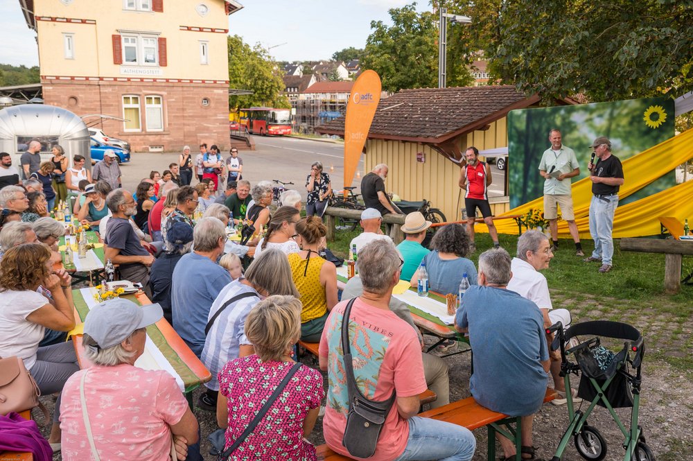 Besuchergruppe bei Politik und Party