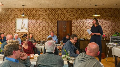 Sprecherin Lena Abdi berichtet von Ostelsheim