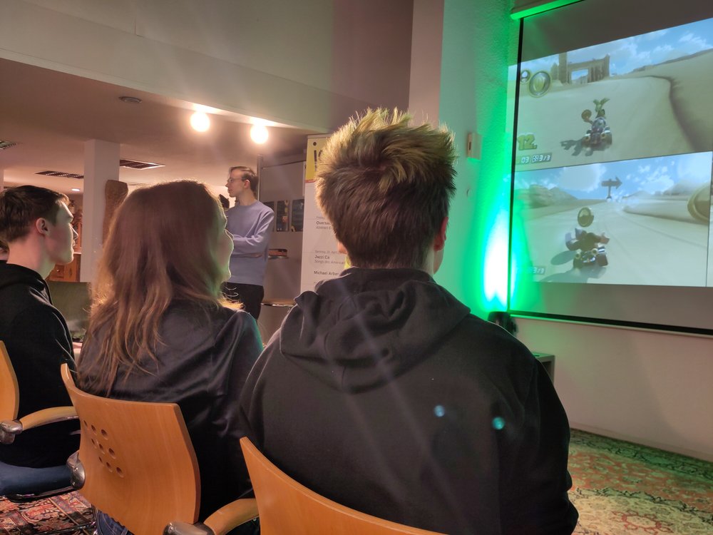 Fynn Rubehn und Ricarda Lang beim Mario Kart Spielen