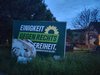 Zerstörtes Plakat mit Umgebung