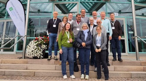 Gruppenbild der Grünen vor dem Klimakongresses