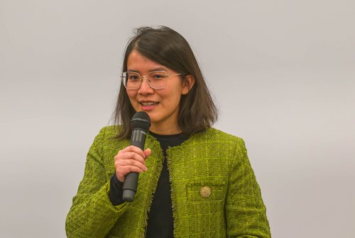 Thuy Nga Trinh bei ihrer Rede