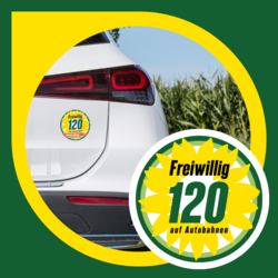 Ein Auto, dass einen "Freiwillig 120 auf Autobahnen"-Sticker hinten drauf geklebt hat