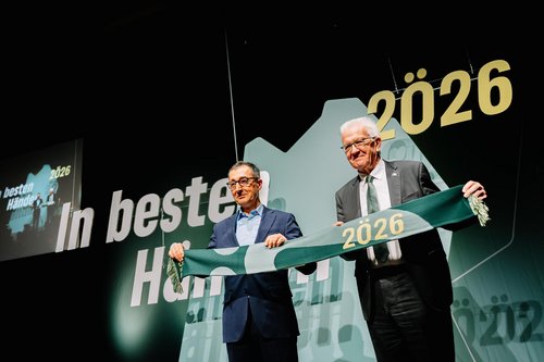 Kretschmann und Özdemir mit einem 2Ö26 Schal