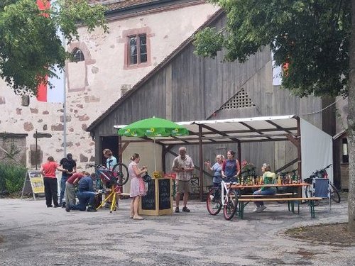 Blick auf die Fahrradreparatur in Wildberg
